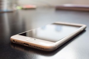 ec34b90e28f51c3e81584d04ee44408be272e0d610b1114793f5_640_iphone