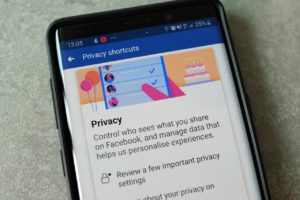 phone with social media: hackers love social media trends