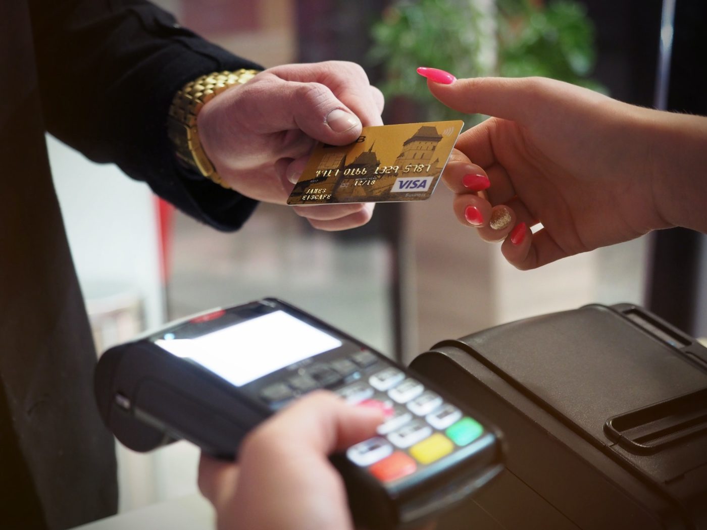 4 Smart Ways to Start Building Your Credit History Early
