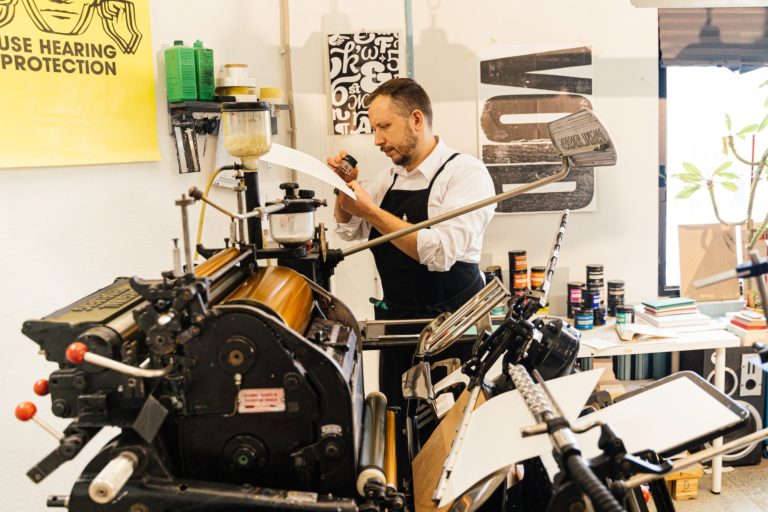 4 Times When You Need to Use Wide Format Printing Services
