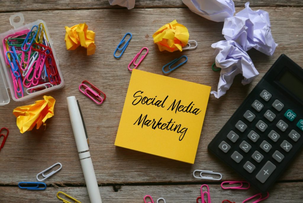 social-media-marketing-2022-11-01-00-05-34-utc