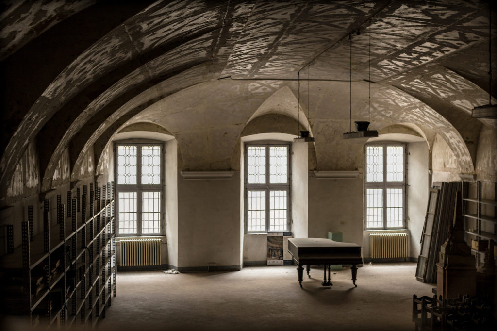 How to Safely Store a Piano in a Storage Unit￼