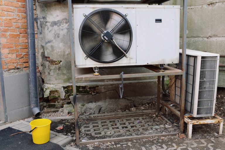 A Homeowner's Guide for Preparing a House for Warm Weather