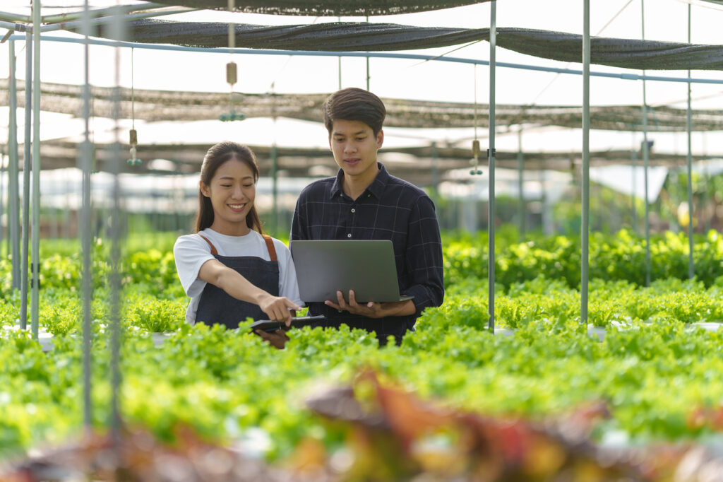 How to Seamlessly Incorporate Technology into Your Agriculture Operation