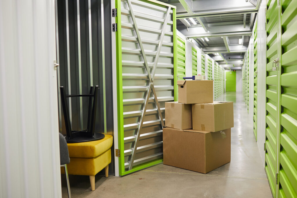 Decluttering Your Home: The Advantages of Renting a Storage Unit