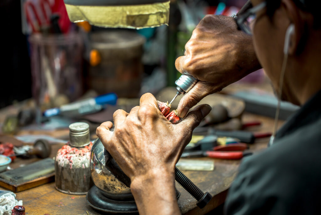 To Repair or Replace: Finding Jewelry Solutions
