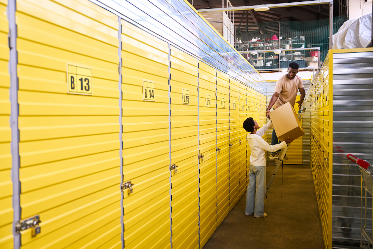 Humidity-Controlled vs. Standard Storage: Which is Best for Your Belongings?