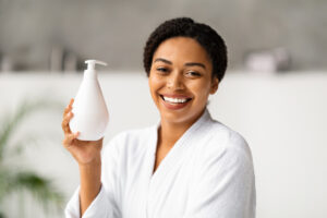 5 Essential Benefits of Using a Creamy Cleanser on Mature Skin