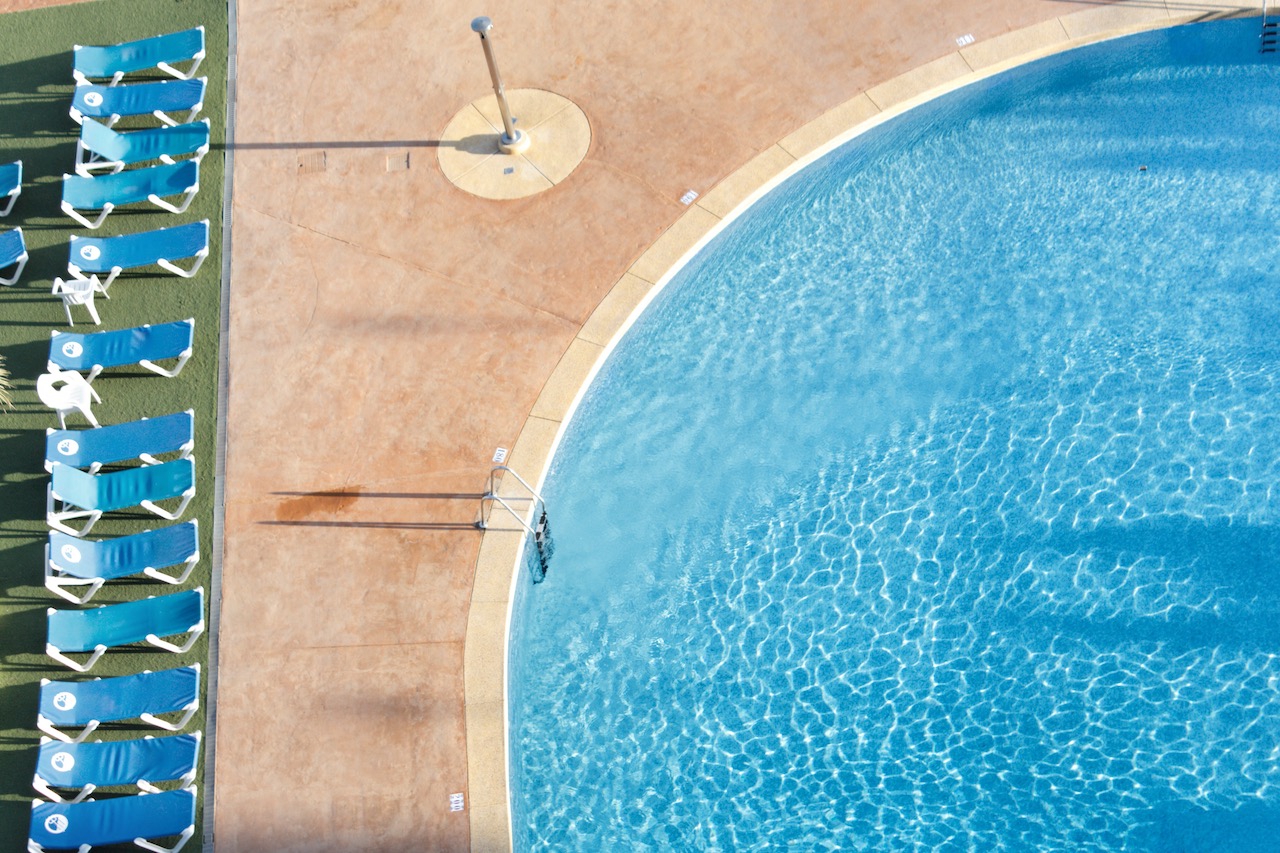 The Benefits of Choosing a Concrete Pool for Durability and Style