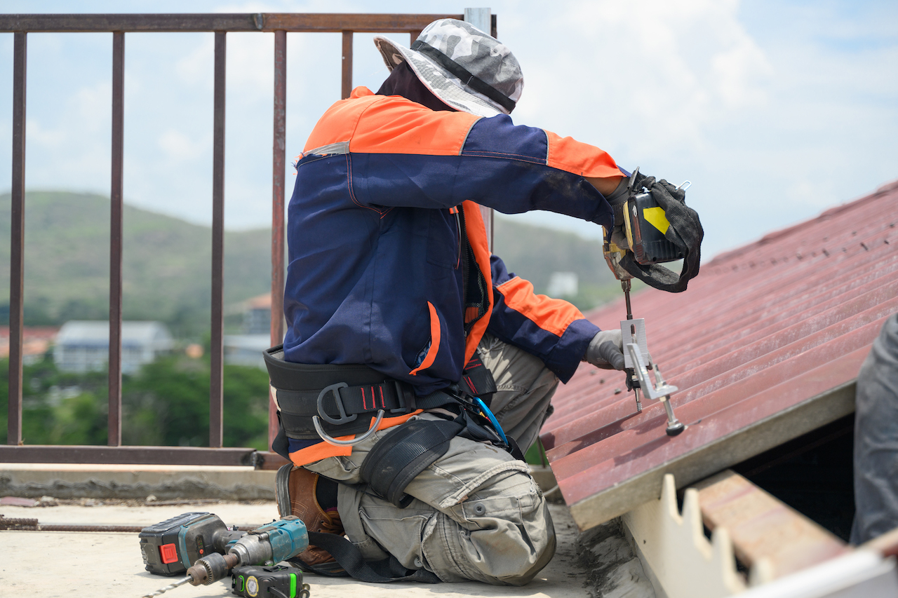 How to Choose the Right Commercial Roof Repair Company